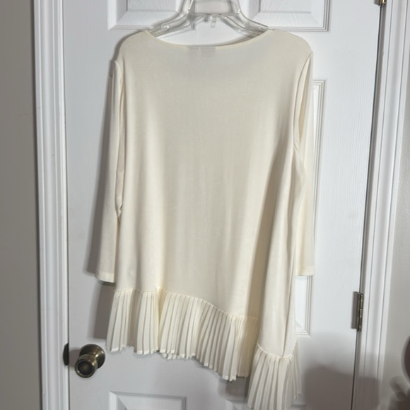 NWT Chico’s Travelers Ivory Tunic Top Size 3 Chiffon Pleat Asymmetrical Hem - Picture 4 of 6